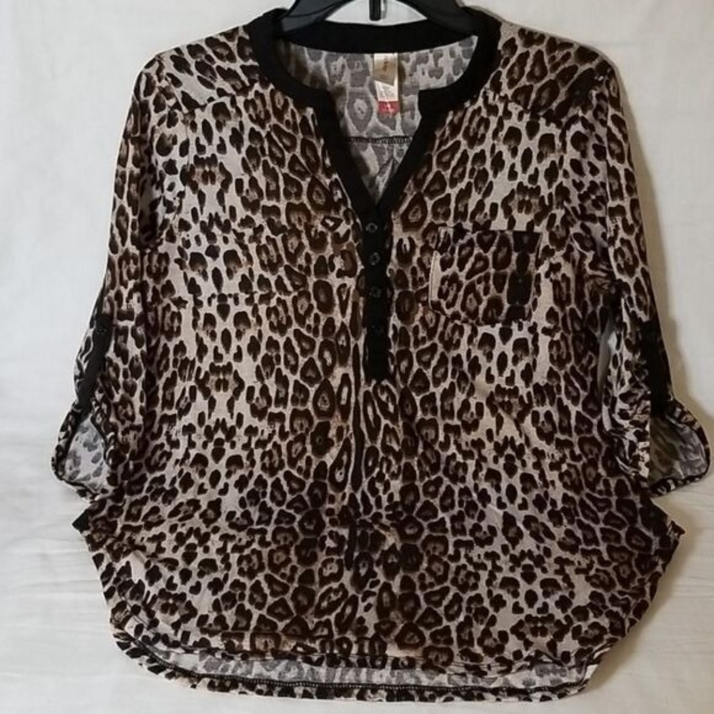 No Boundaries Leopard Print 3/4" Sleeve Blouse Size L‎
